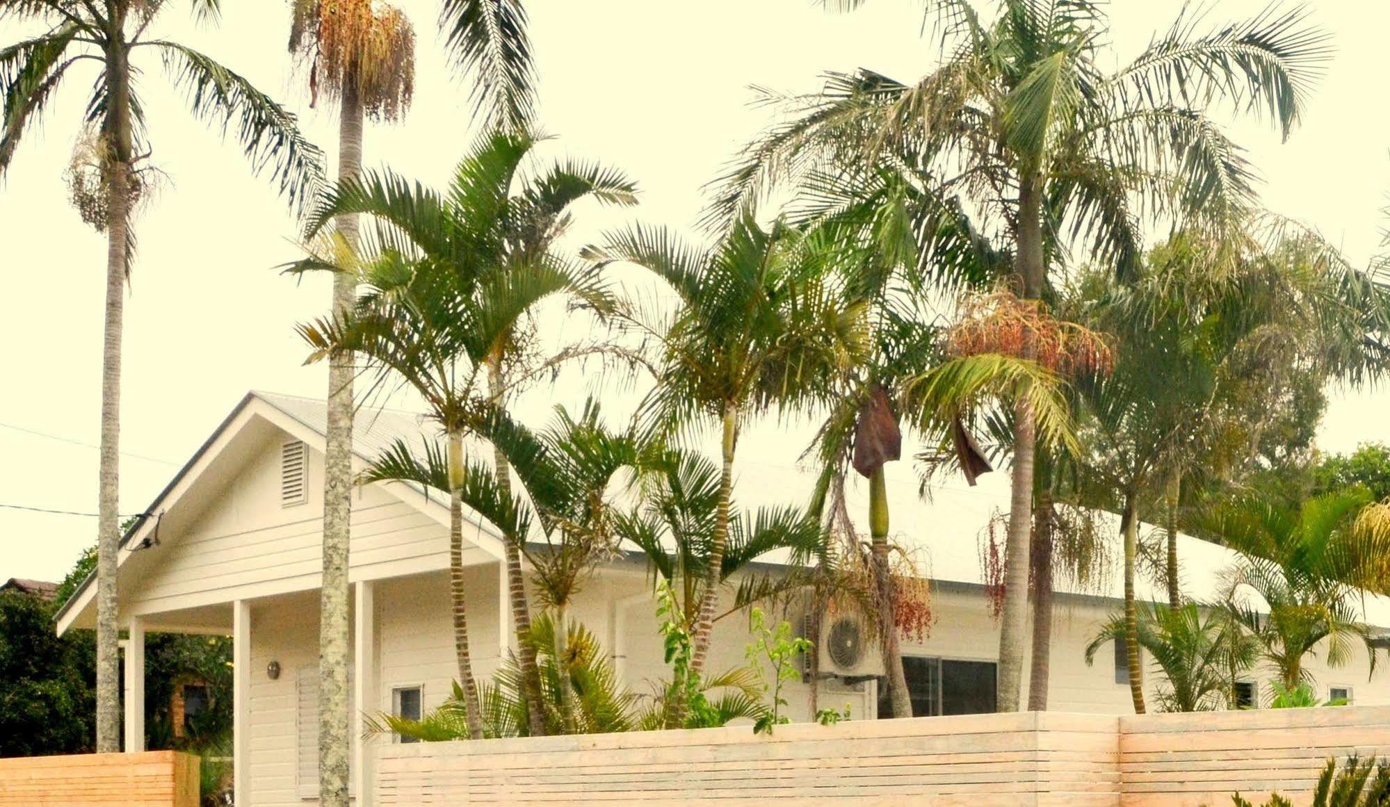 خليج بيرون Byron Palms Guesthouse & Spa - Adults Only المظهر الخارجي الصورة